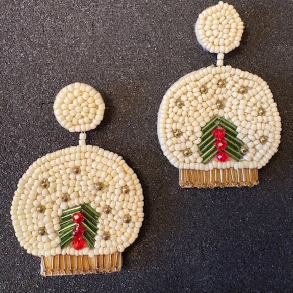 Adorable Snow Globe Christmas Tree Holiday Beaded Lightweight Statement Earrings - Picture 1 of 4